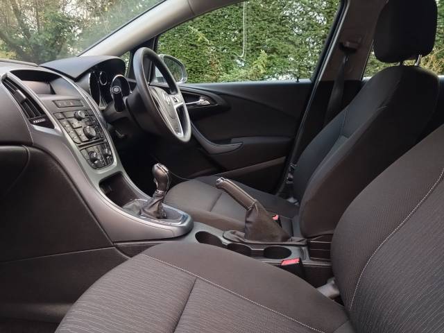2015 Vauxhall Astra 1.4i 16V Design 5dr 31,000 miles