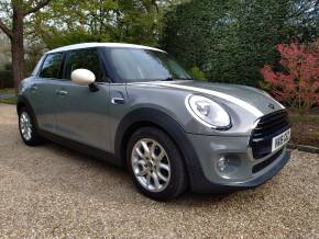 MINI HATCHBACK 2016 (16) at Armstrong Watford