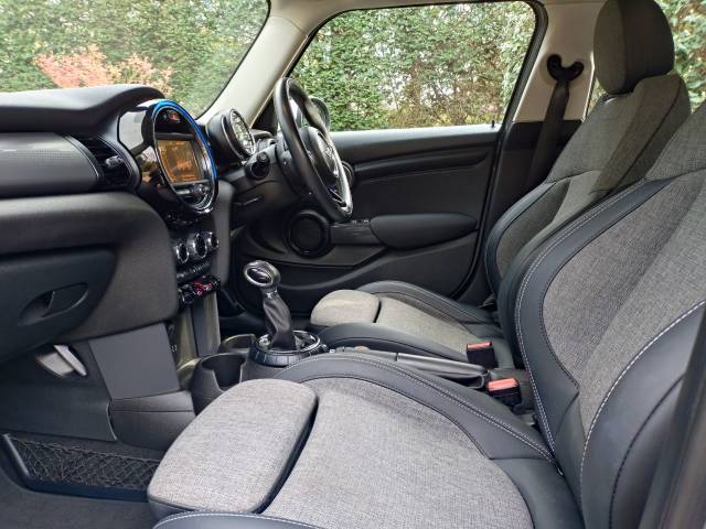 2016 Mini Hatchback 1.5 Cooper 5dr Auto with Chili pack 25,000 miles