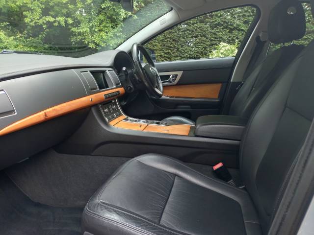 2010 Jaguar XF 3.0 V6 Luxury 4dr Auto 38,000 miles only
