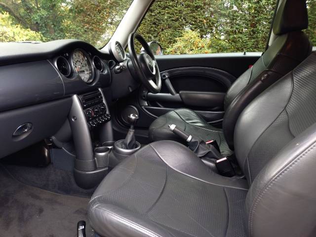 2004 Mini Hatchback 1.6 Cooper 3dr with full leather interior